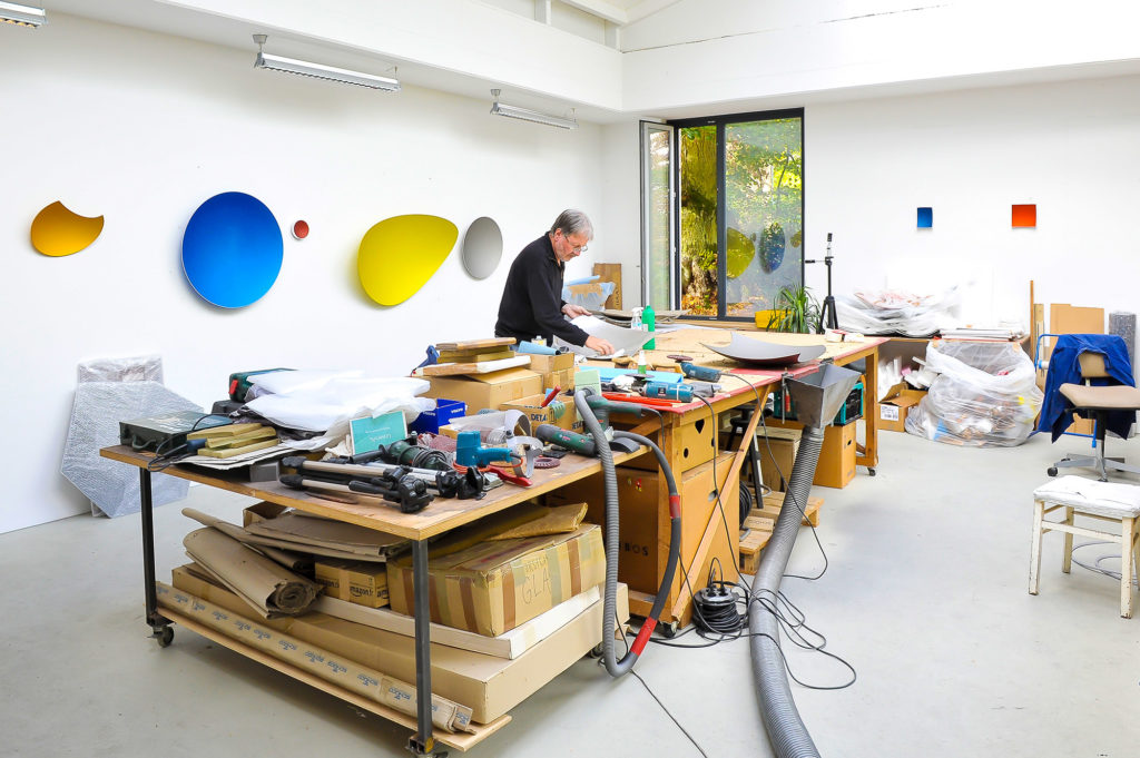 Heiner Thiel im Atelier. Foto: Isabella Groth