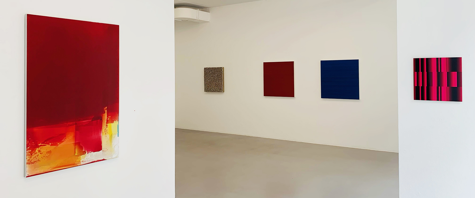 Ausstellungsansicht "Who’s Afraid of Red, Yellow and Blue? A Homage to Barnett Newman", Galerie Renate Bender 2024