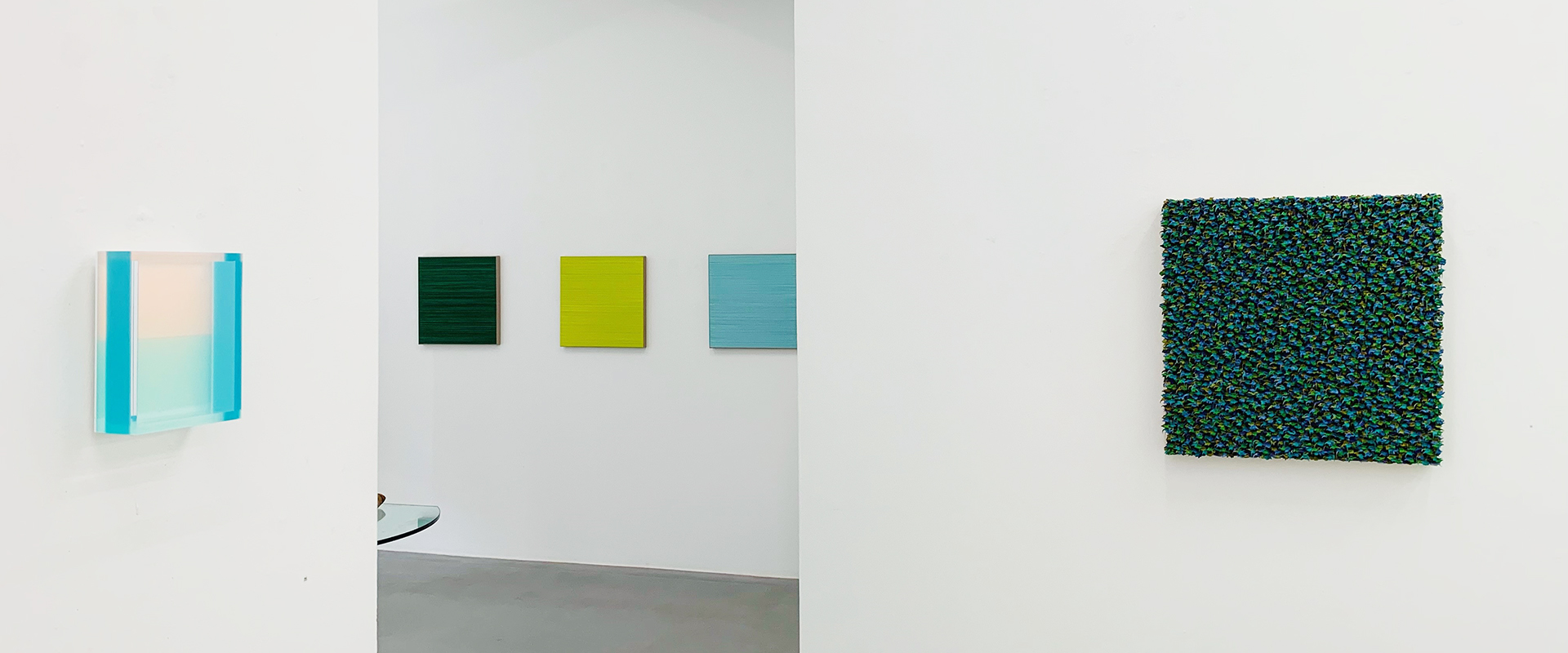 Ausstellungsansicht "Who’s Afraid of Red, Yellow and Blue? A Homage to Barnett Newman", Galerie Renate Bender 2024